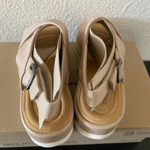 Women’s Clark’s open toe wedge shoe
Size 5 1/2 new steel in box - Picture 4 of 6